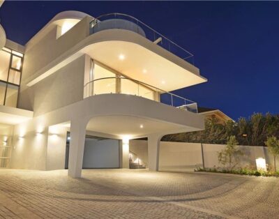 Villa MonteMare – Luxury living in Camps Bay with sea views and pool